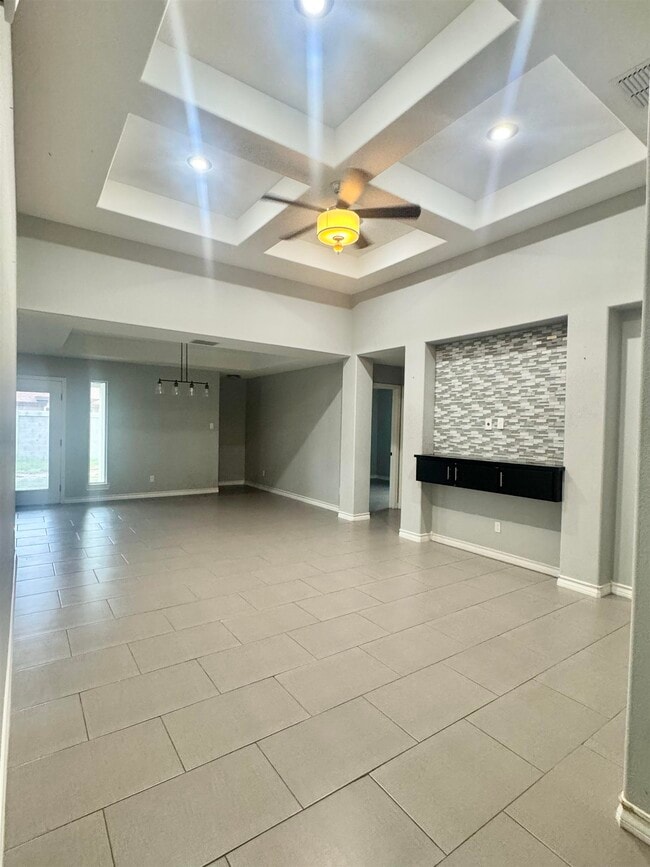 Building Photo - 203 Desert Palm Dr