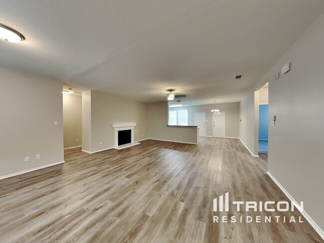 Foto del edificio - 207 Moonlight Dr