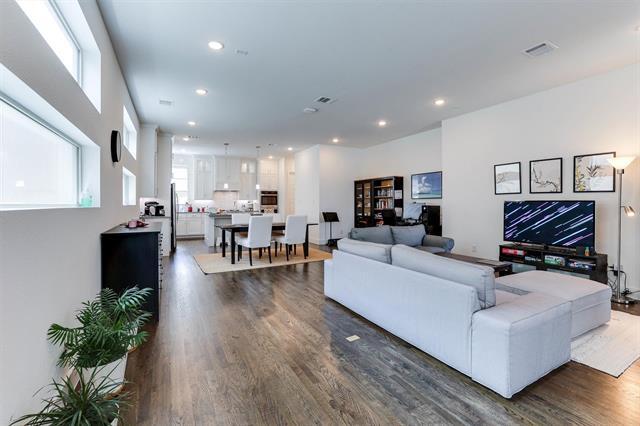 Foto del edificio - 8044 Zeppos Dr.