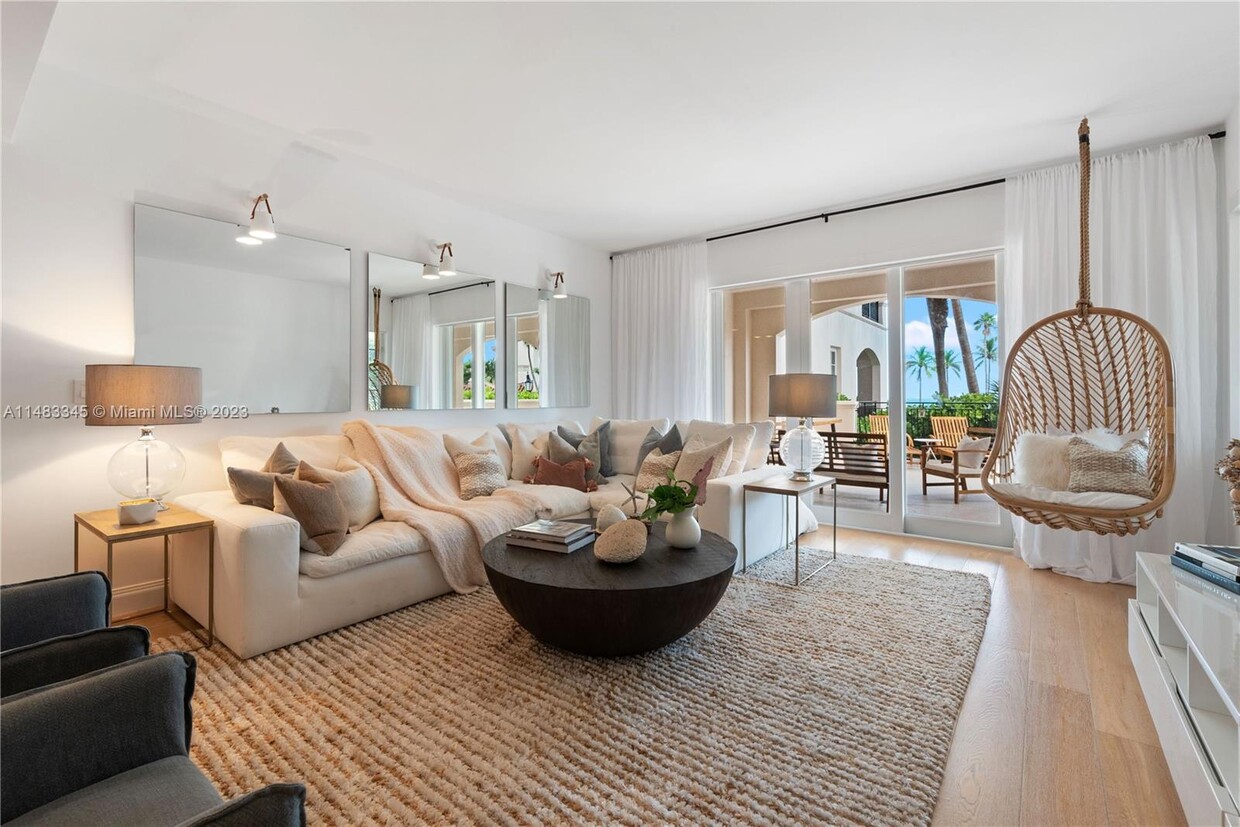 Foto principal - 19216 Fisher Island Dr