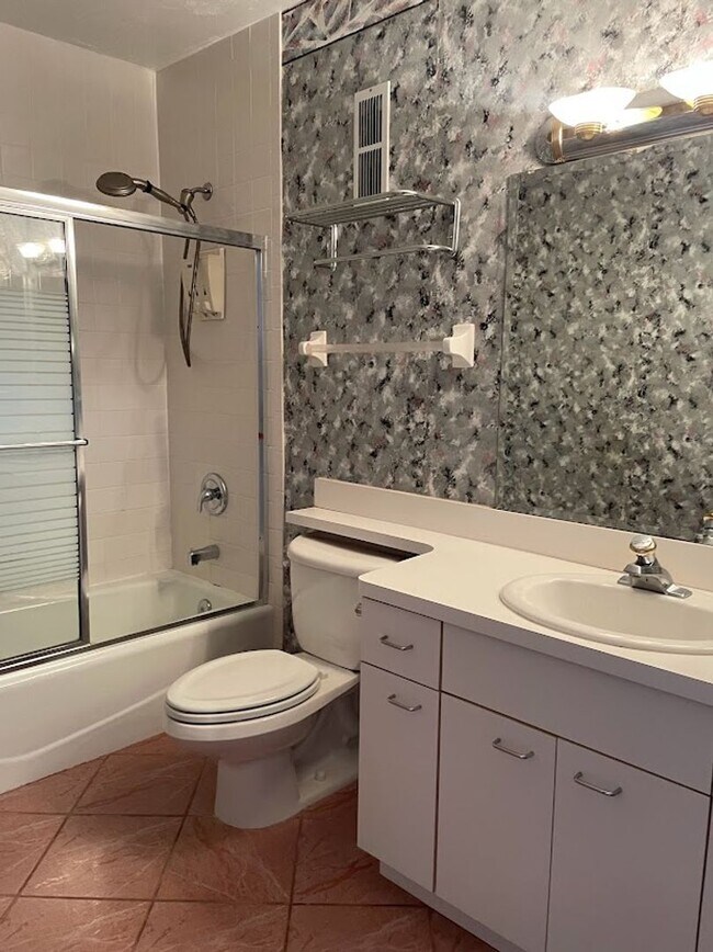 Foto del edificio - Stunning 8th floor Riverfront Condo