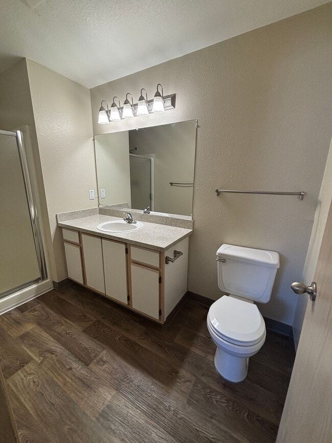 Interior Photo - Trailside