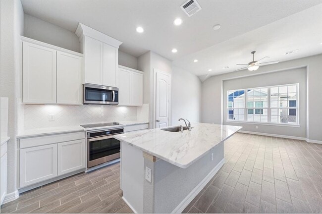 Building Photo - 11013 Cres Light Way