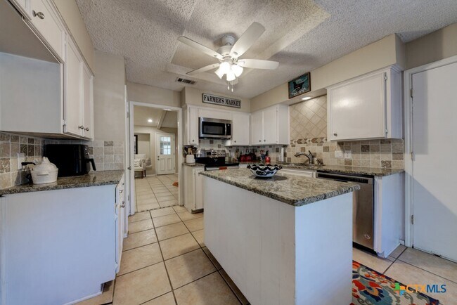 Foto del edificio - 1229 Rapids Rd