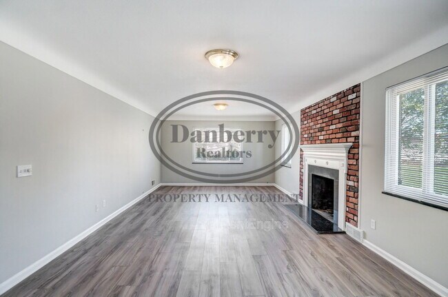 Building Photo - 1133 N Byrne Rd