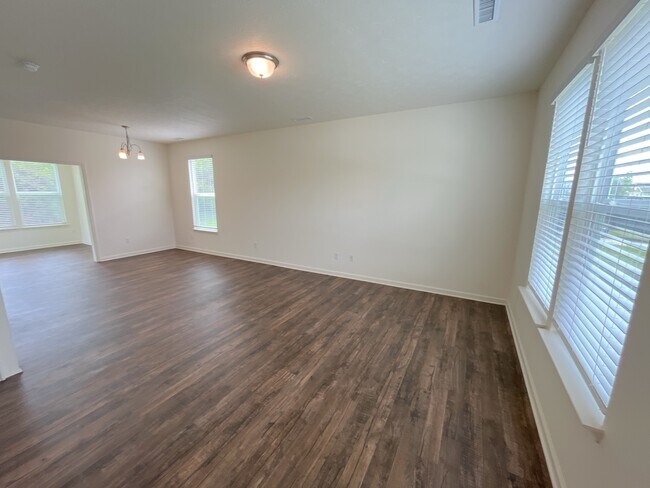 Foto del edificio - 6309 Pinebark Pl
