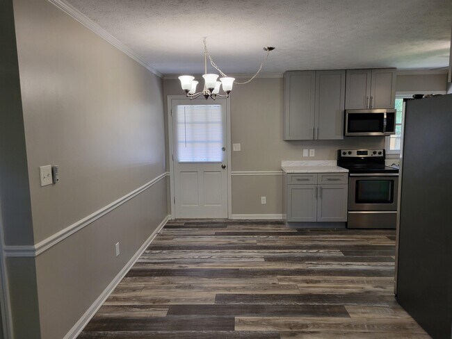 Dining Area - 18 Brown Dr SW
