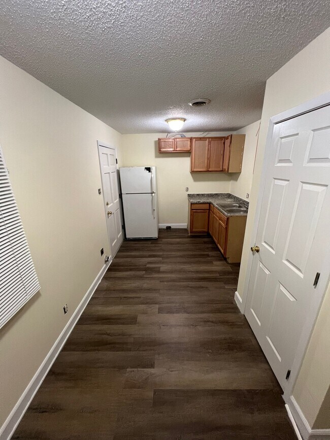 New tiles and kitchen appliances - 209 Vineland Dr