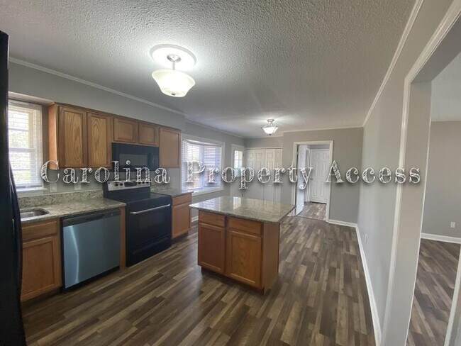 Foto del edificio - 5021 Sunset Lake Rd