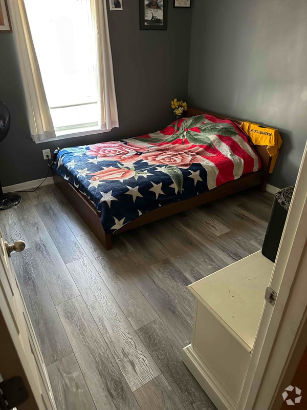 The Ridings at Blue Spring Apartments under 2,500 Chantilly, VA 2