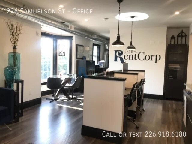 Building Photo - 226 Samuelson St