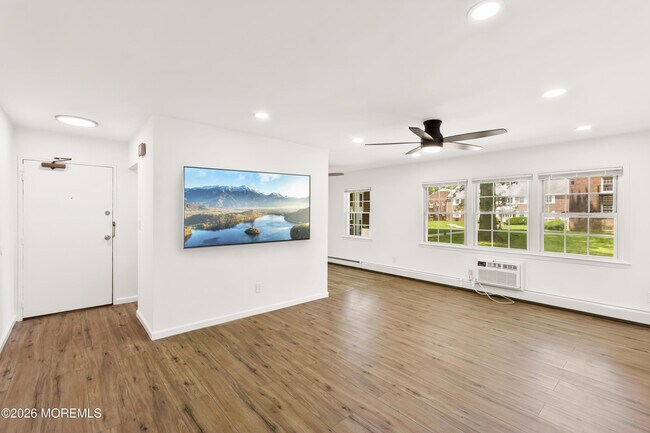 Building Photo - 70 Stonehurst Blvd