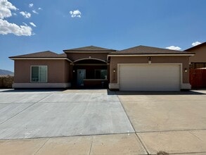 Building Photo - 3054 Selene Vega Ave