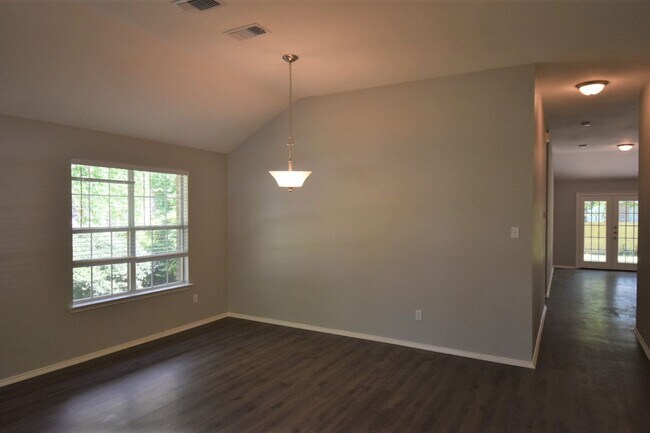 Foto del edificio - 1714 Redwood Dr