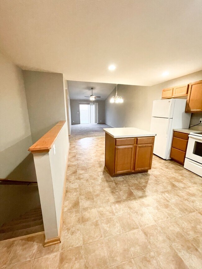 Foto del edificio - 3 Bedroom & 3 Bathroom Townhouse for Rent!