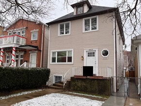 Building Photo - 5419 N Ravenswood Ave