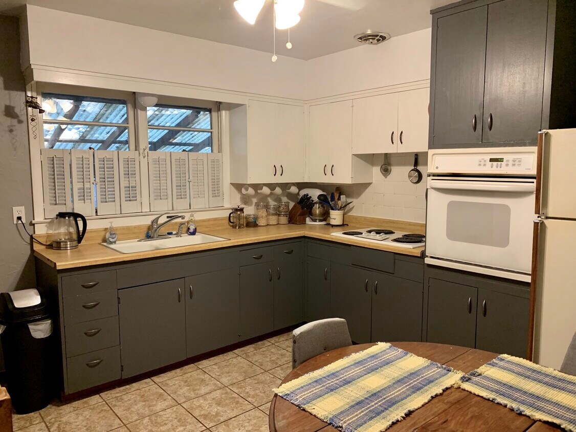 Foto principal - 234 Westwood Rd