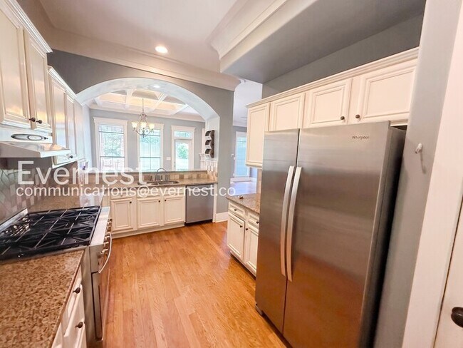 Foto del edificio - Comfort Meets Modern Convenience with Fireplace / 3 Beds & 2.5 Bath / Available Now