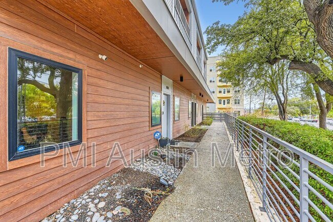 Building Photo - 5924 S Congress Ave