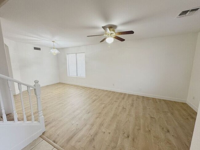 Building Photo - Wonderful large, 4 br 2.5 ba family home in Johnson Ranch