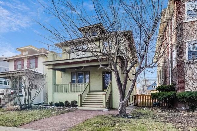 Building Photo - 535 S Lombard Ave