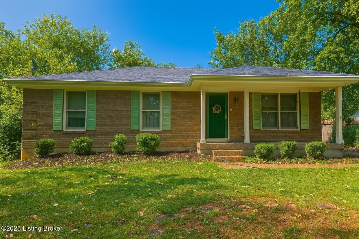 Primary Photo - 501 Oak Leaf Dr