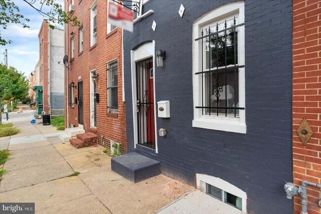 Building Photo - 1230 W Lombard St