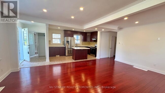 Building Photo - 435 Cummer Ave