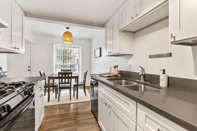 Foto del edificio - 106 Tarryton Ct E