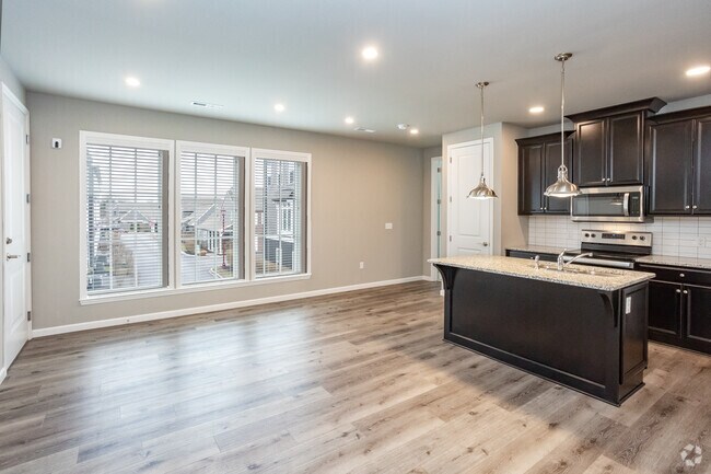 1 habitación, 1 baño - 741 pies cuadrados - Sala de estar - 201 Market House Cir