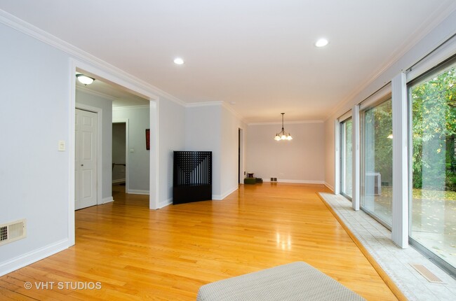 Building Photo - 2117 Parkview Ct