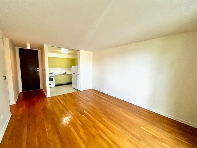 Sala de estar - 5435 N Artesian Ave