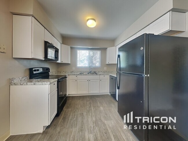 Building Photo - 1270 Kings Row