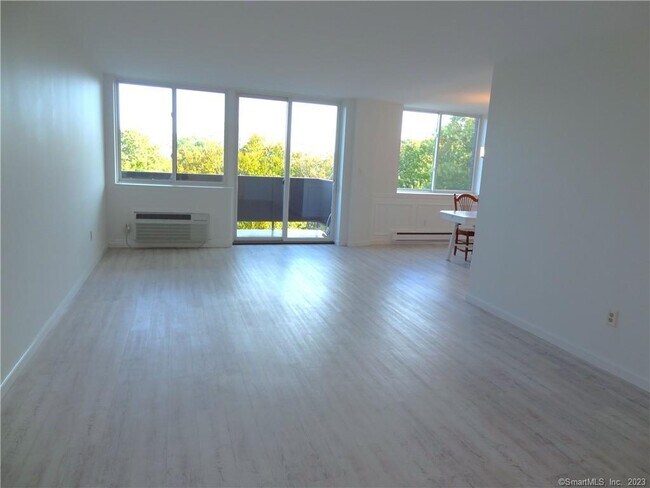 Foto del edificio - 155 Brewster St