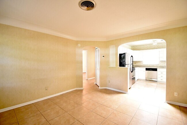 Building Photo - 3 br, 1 bath House - 1212 Jamajo Blvd