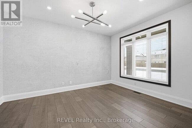 Photo du bâtiment - 7641 Drummond Rd