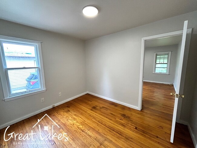 Building Photo - Beautiful 3 Bedroom 1 Bathroom now availab...