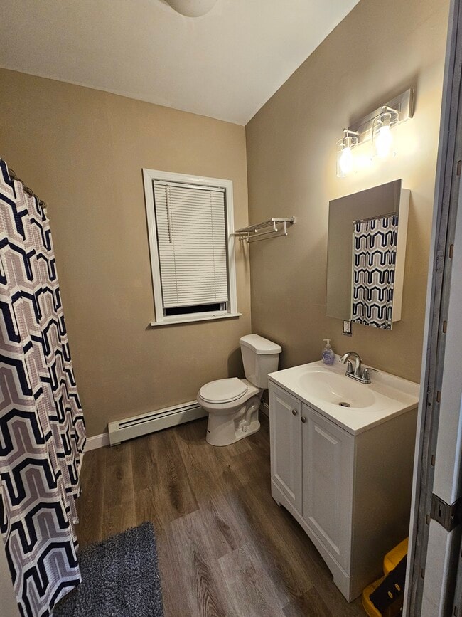 Building Photo - 46 Bay St