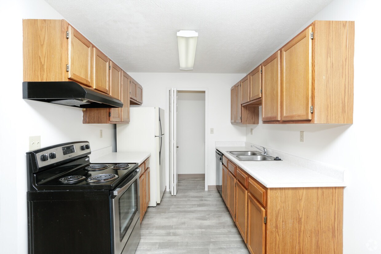 Ashton Lake Apartments East Lansing, MI