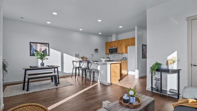 Building Photo - Caspian Way