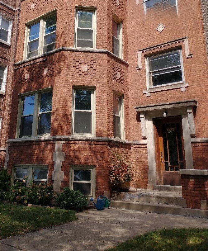 Primary Photo - 2738 W Winnemac Ave