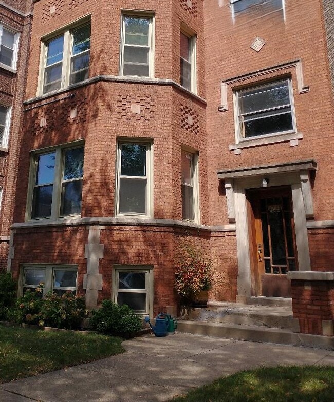 Building Photo - 2738 W Winnemac Ave