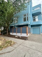 Building Photo - 430 10th Ave E