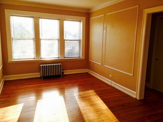 Building Photo - Fantastic Updated 1bed in Belmont Craigin