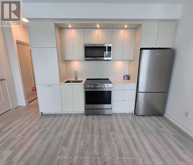 Building Photo - 60 Central Park Pky