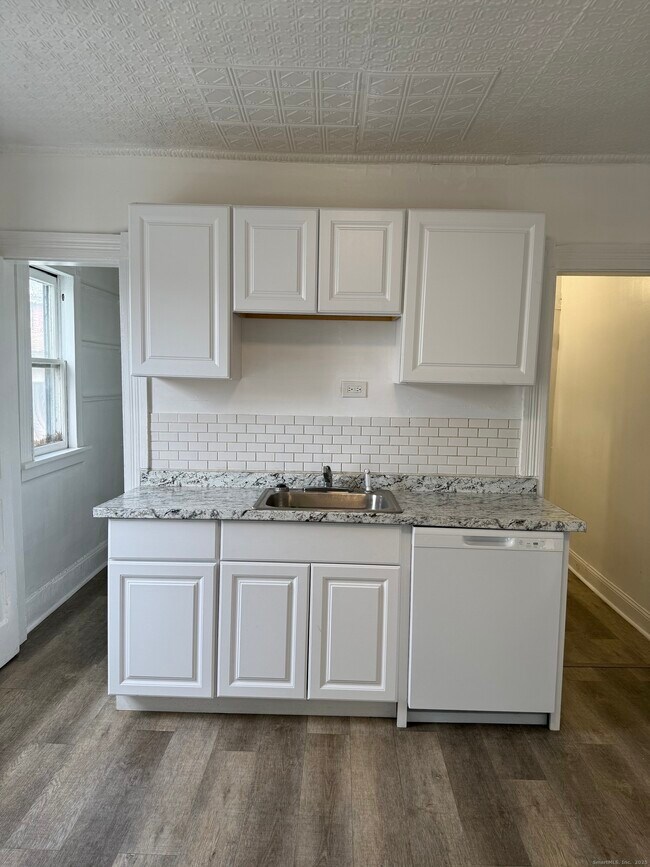 Foto del edificio - 174 Brentwood Ave