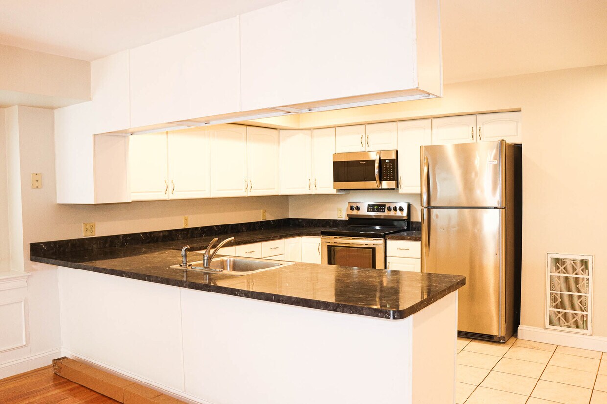 Foto principal - 103 Pond St