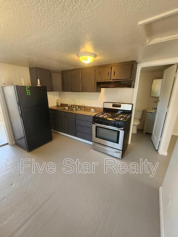 Building Photo - 1570 3rd St