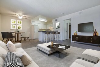 Building Photo - 711 S B St