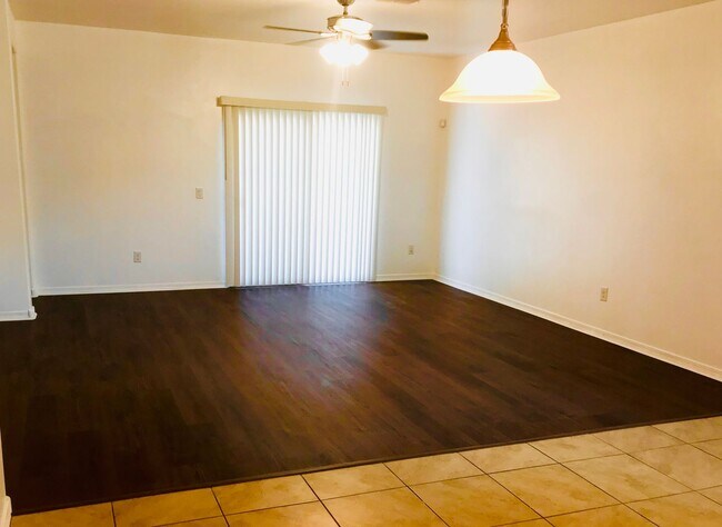 Foto del edificio - 12872 N White Fence Way